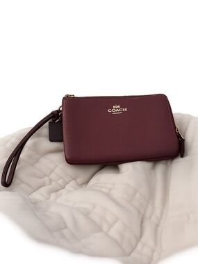 Coach Double Zip Wristlet in Burgundy pebbled Leather
